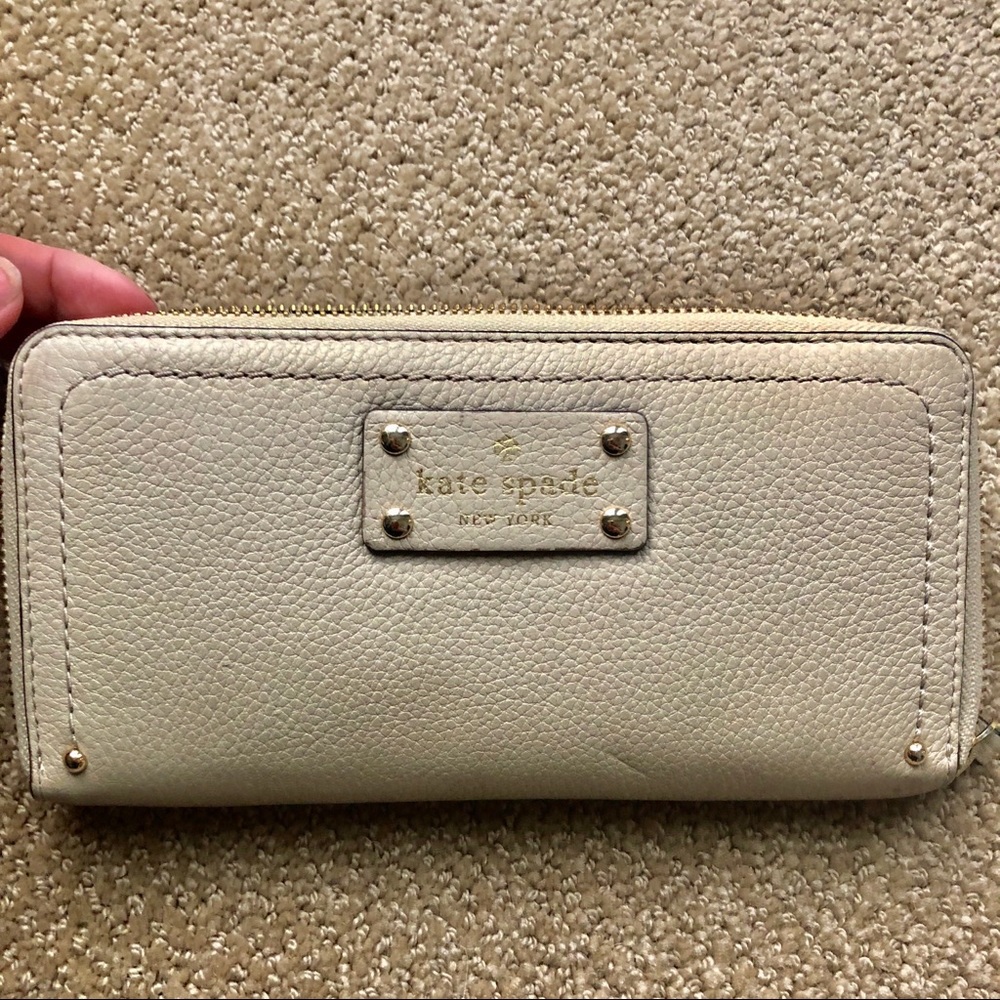 ❌SOLD❌KATE SPADE Creme Wallet